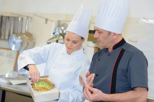 Chokladläraren Och Lärlingen — Stockfoto