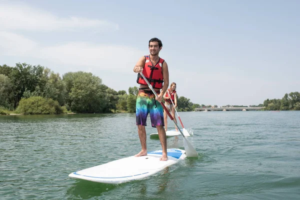 Silhueta Casal Perfeito Envolver Stand Dup Paddle Embarque — Fotografia de Stock