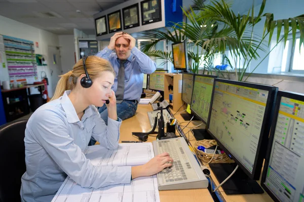 Serviço Cliente Feminino Trabalhando Call Center — Fotografia de Stock