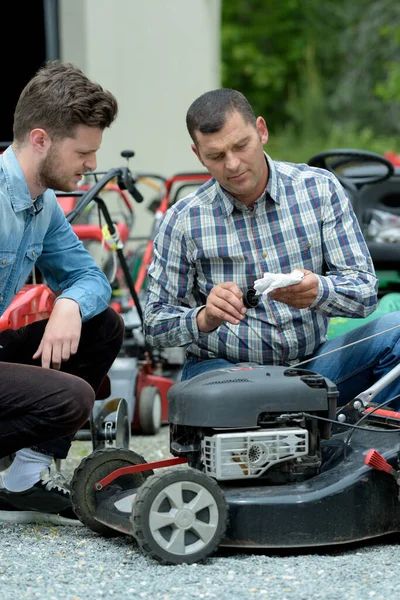 Man Fixing Fuel Powered Riding Lawn Mower — Foto de Stock