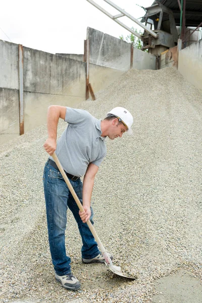 Homem Que Trabalha Uma Fábrica Seixos — Fotografia de Stock