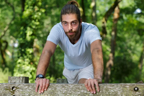 Homem Alongamento Muscular Perna — Fotografia de Stock