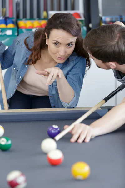 Pretty Couple Playing Billards — Stock Photo, Image