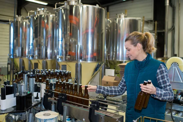 Young Female Worker Tank Beer Brewery Factory — Stock Photo, Image