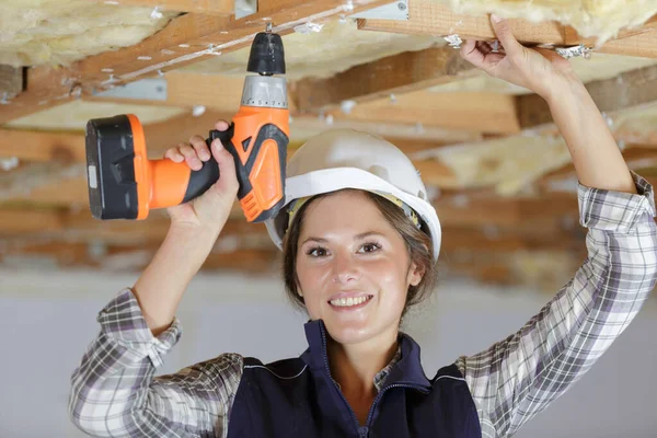 Portrait Female Builder Using Cordless Drill — Stock Photo, Image