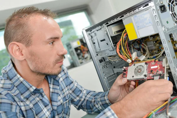 Man Computer Casing Assembling — Stock Photo, Image