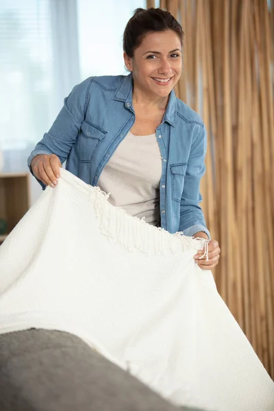 Woman Removing Throw Sofa — Stock Photo, Image