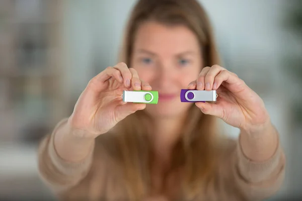 brunette holding a usb key