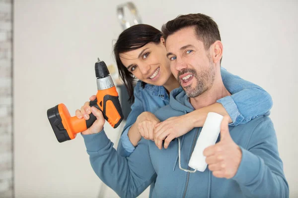 Casal Nova Casa Preparando Para Renovar Nova Casa — Fotografia de Stock