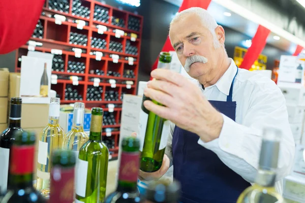 Sommelier Senior Senior — Foto Stock