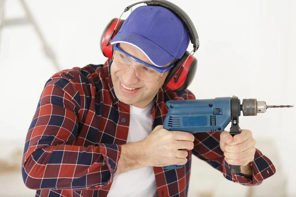 Man Boren Muur Voldoen Aan Een Aantal Weerstand — Stockfoto