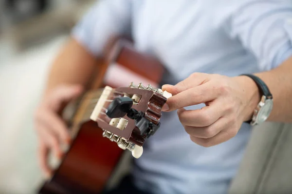 Man Playing Guitar — Stock Photo, Image