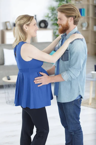 Pregnant Girl Standing Her Husband — Stock Photo, Image
