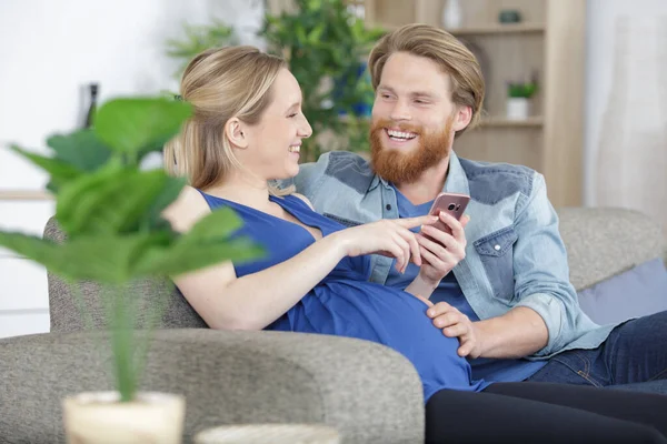 Glückliches Schwangere Paar Erwartet Baby — Stockfoto
