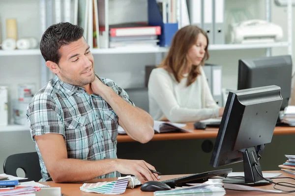 Biraz Stresli Ofis Çalışanı — Stok fotoğraf