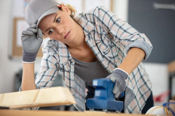 Närbild Hårt Arbetande Fokuserad Professionell Kvinna — Stockfoto