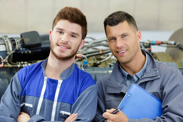 Mannen Monteur Kijken Naar Camera — Stockfoto