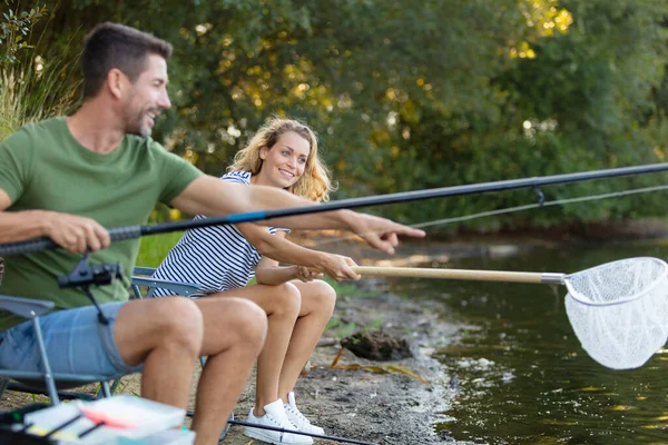 Par Amigos Disfrutando Pesca —  Fotos de Stock