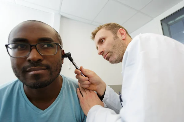 Paciente Sexo Masculino Médico Otorrinolaringologista Visitante — Fotografia de Stock