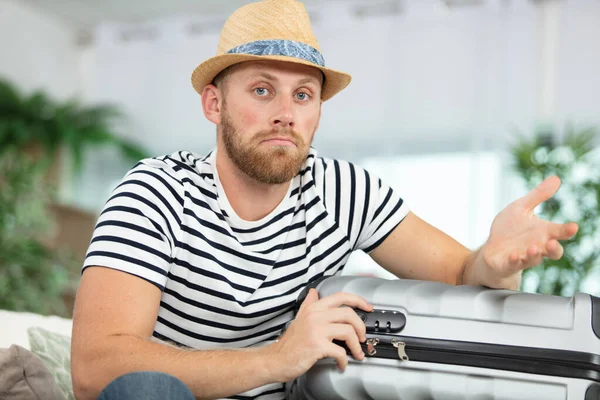 Giovane Uomo Valigia Viaggio Estivo — Foto Stock