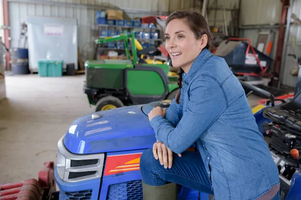 Retrato Mujer Feliz Sentada Tractor —  Fotos de Stock