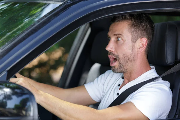 Homem Chocado Acidente Enquanto Dirigia Carro — Fotografia de Stock