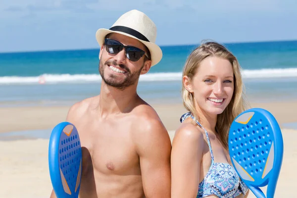 Pareja Joven Antes Jugar Tenis Playa — Foto de Stock