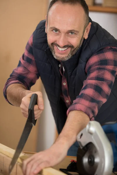 Carpintero Trabajando Con Tablones Madera — Foto de Stock