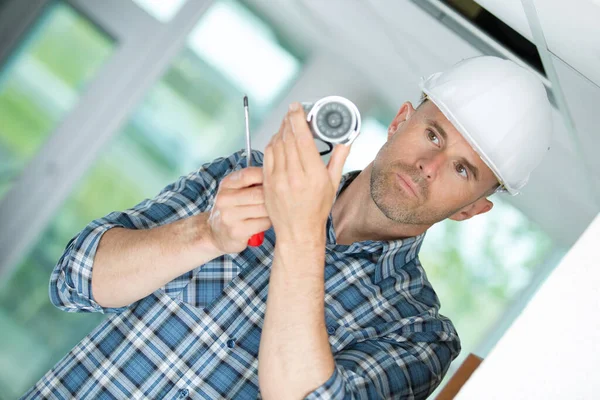 Technicien Cctv Professionnel Travaillant — Photo