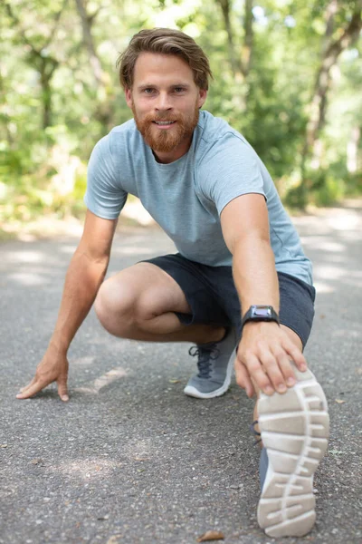 Guy Stretching Legs Warming Jogging — Stock Photo, Image