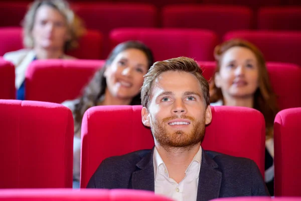 Hombre Sentado Auditorio Cine Teatro — Foto de Stock