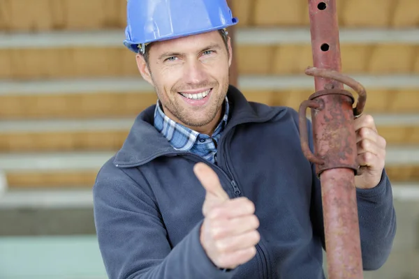 Trabajador Construcción Feliz Con Tubería —  Fotos de Stock