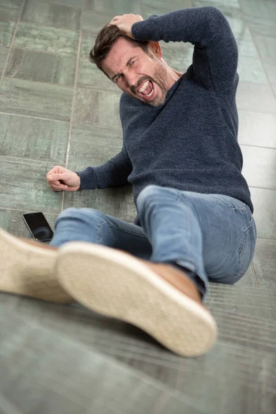 Hombre Que Sufre Lesión Cabeza Después Caer Por Algunas Escaleras — Foto de Stock