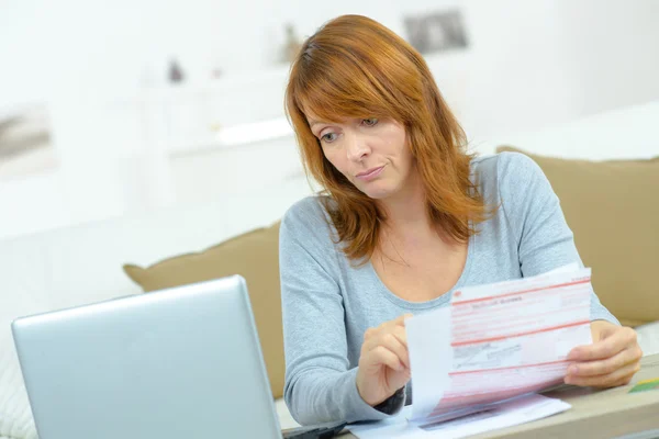 Woman going over her finances — Stock Photo, Image