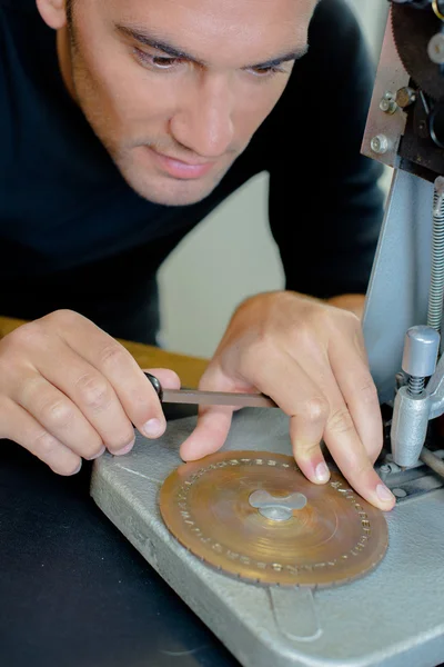 Jeweller making adjustments to a ring — Stock Photo, Image