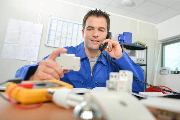 Electrician in the office — Stock Photo, Image