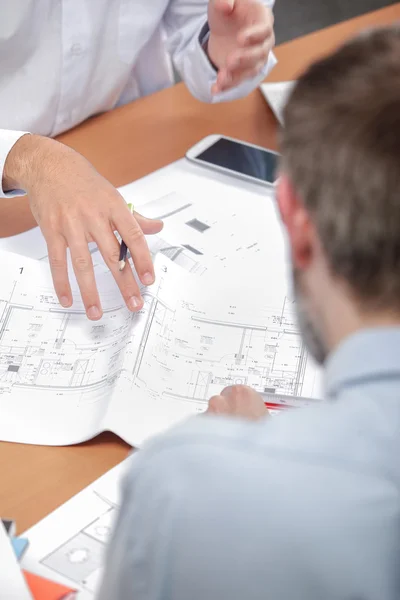 Going over the house plans — Stock Photo, Image