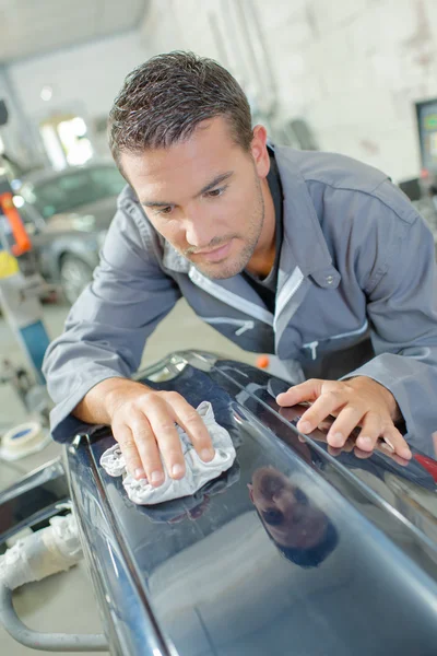Polishing a car — Stock Photo, Image