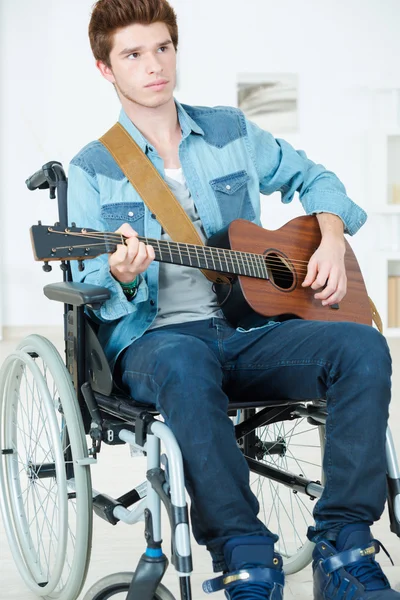 Behinderter Gitarrist — Stockfoto