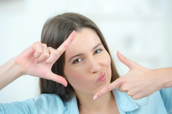 Framing her face with her hands — Stock Photo, Image