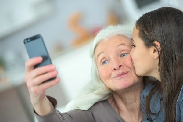 A kiss for grandma — Stock Photo, Image
