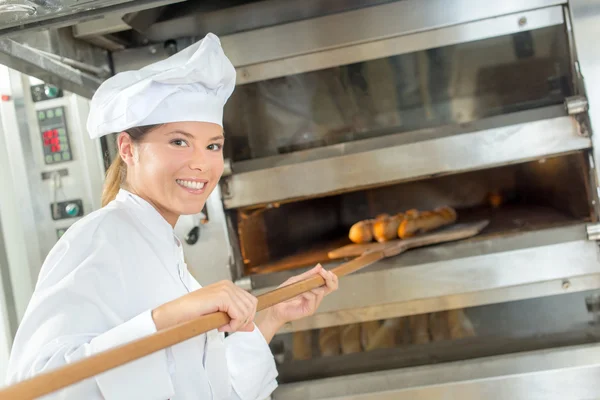 Chef with peel loaded with baguettes — Stock Photo, Image