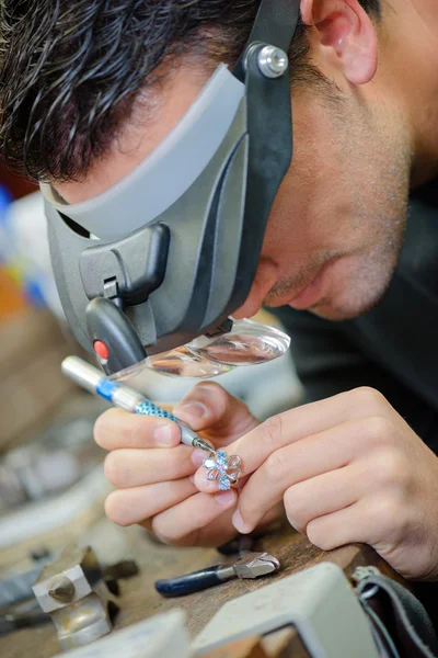 Man soldering a ring — Stock Photo, Image