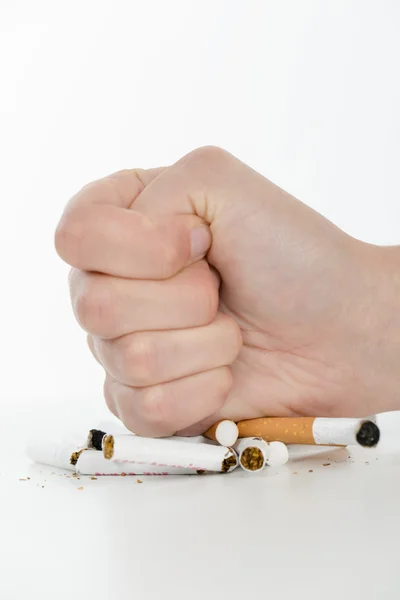 Snijden van sigaretten — Stockfoto