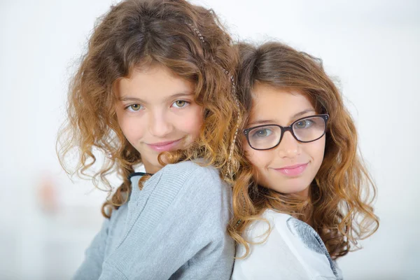 Las hermanas se llevan bien. — Foto de Stock