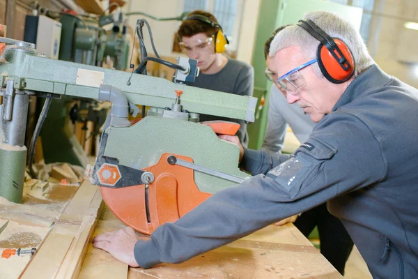 Aprendizaje de carpintería — Foto de Stock
