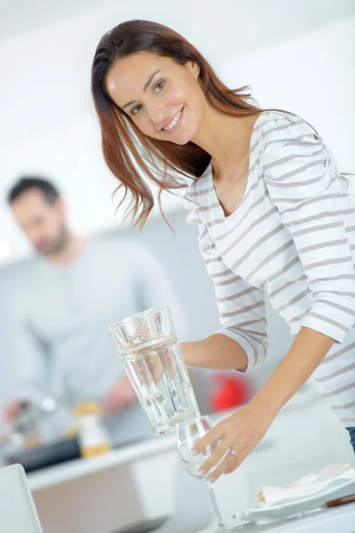 Woman setting the dining table — Stock Photo, Image