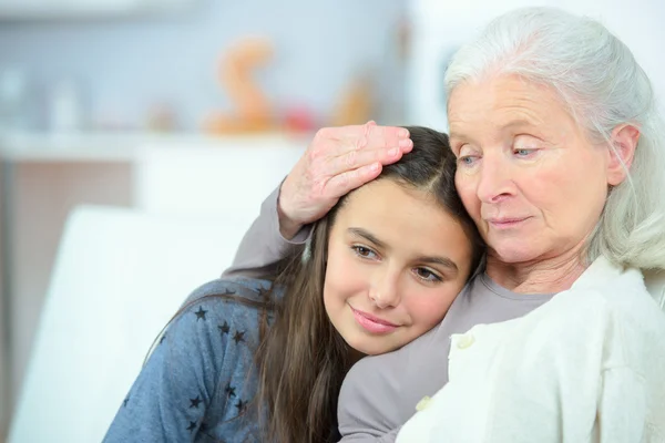 Passer du temps avec grand-mère — Photo