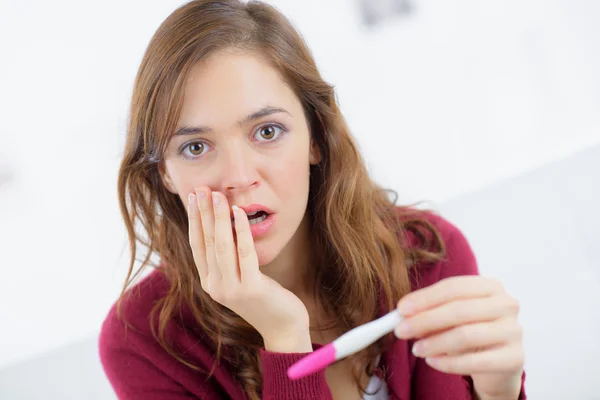 Shocked at pregnancy test result — Stock Photo, Image