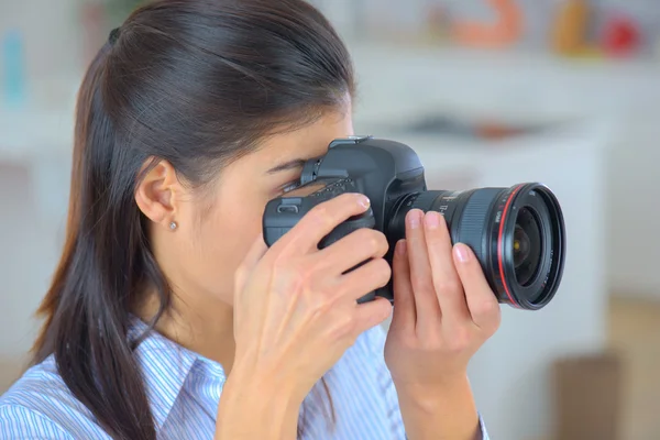 Fotografo femminile — Foto Stock